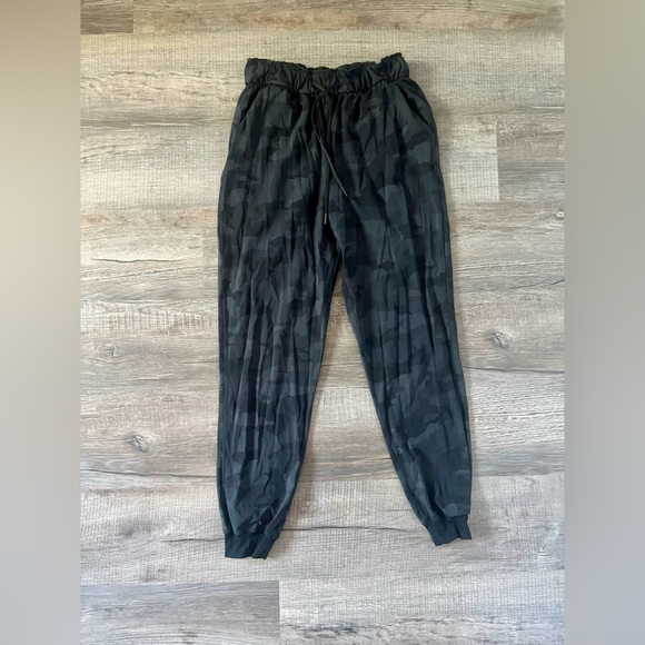 Lululemon Stretch High-Rise Jogger Full Length
Heritage 365 Camo Deep Coal Multi - Picture 5 of 9